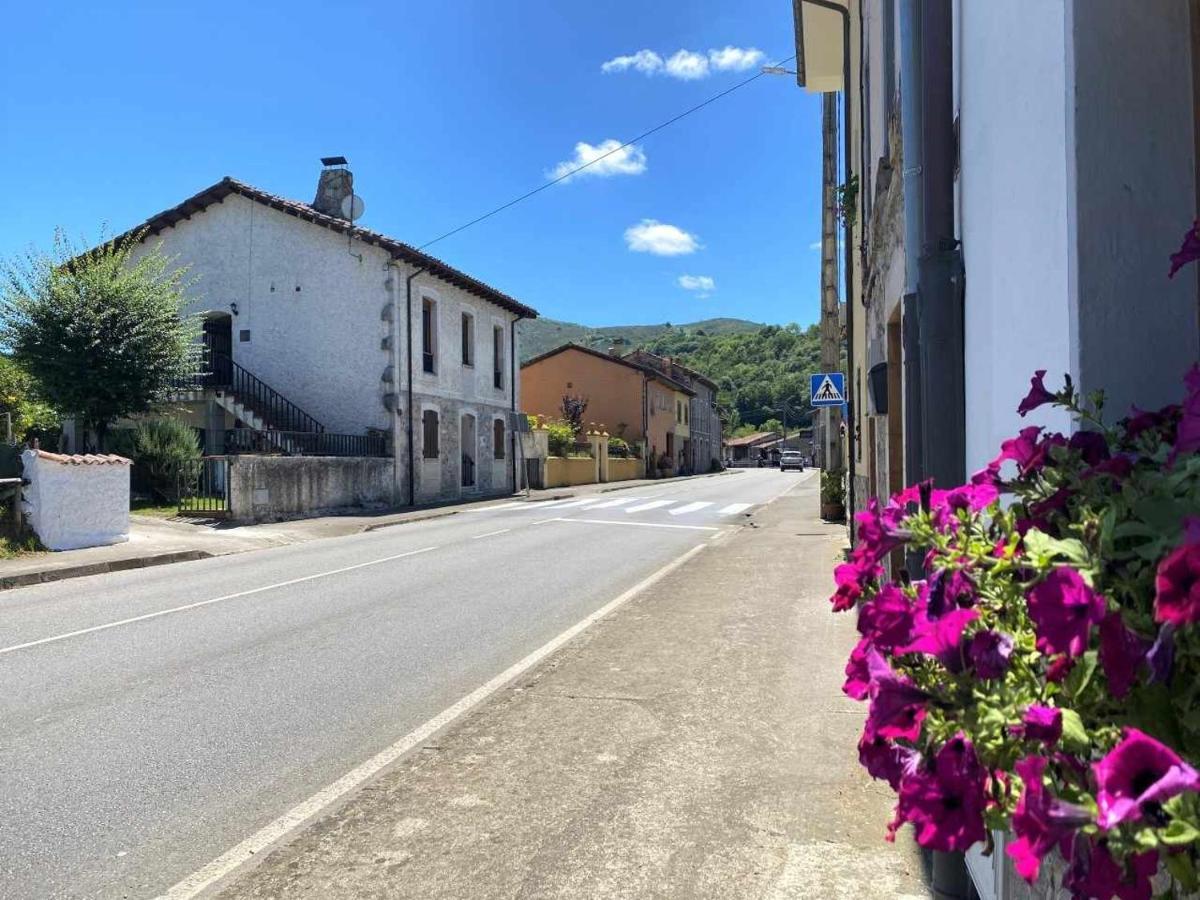 Casa Maribel Onís エクステリア 写真
